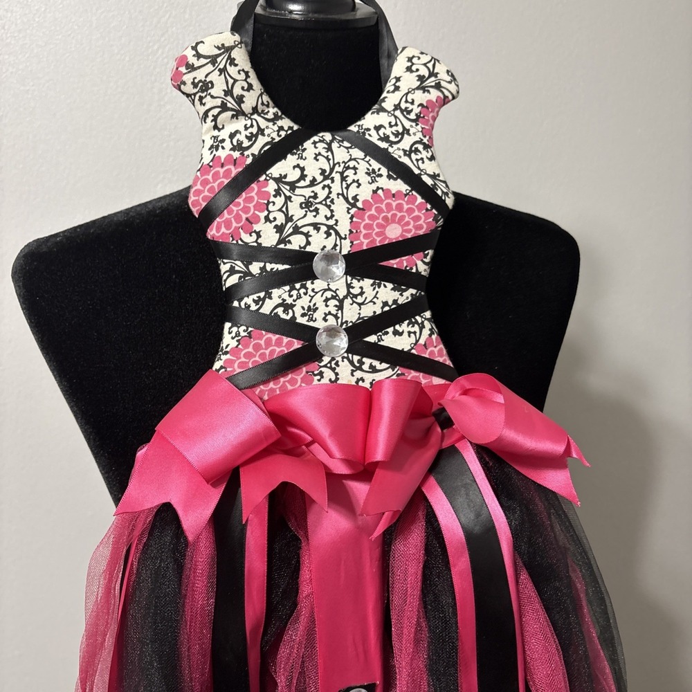 Unique Girls Ponytail/ Barrett Holder In The Shape Of A DRESS